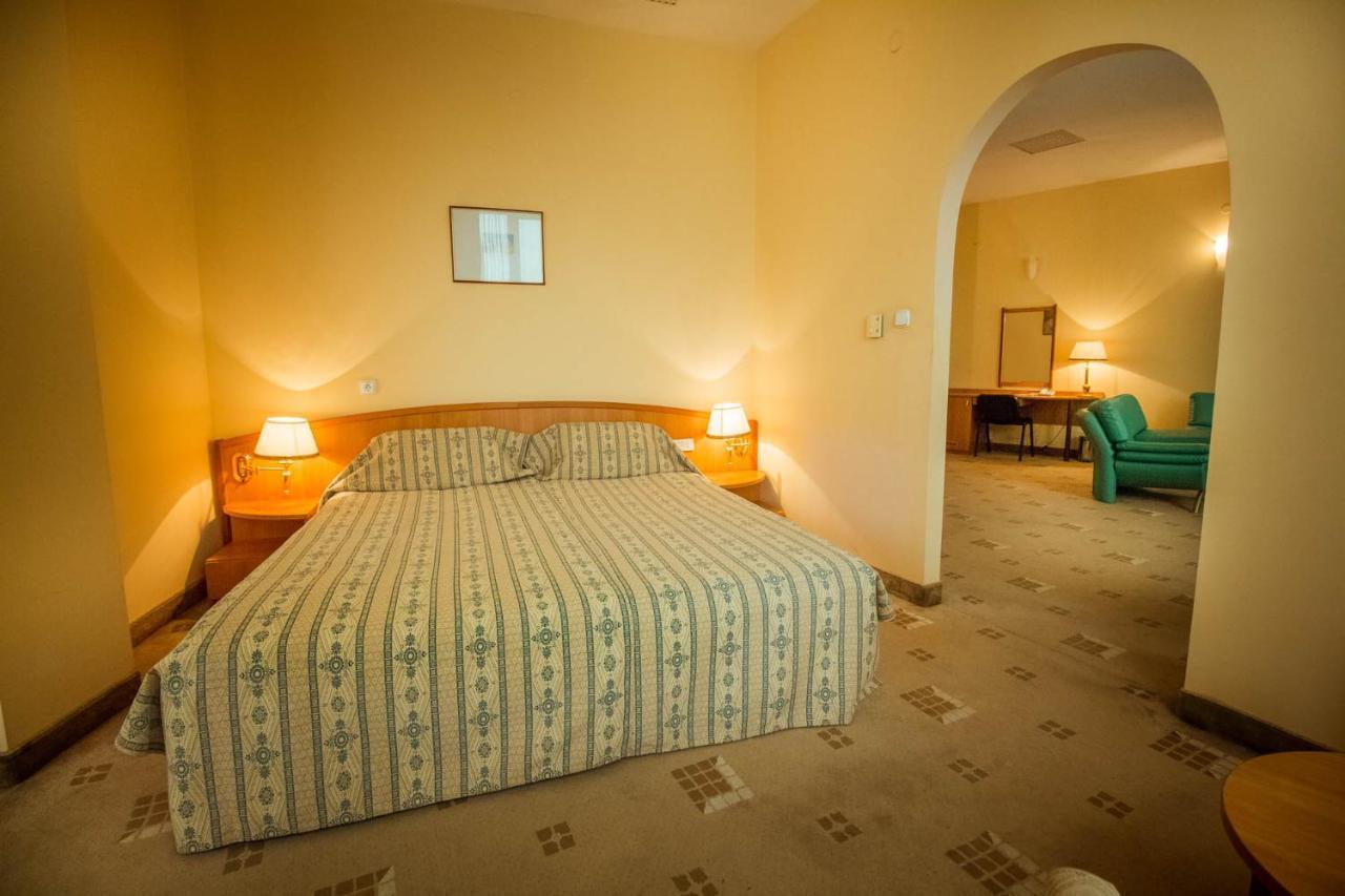 Hotel Expo Tashkent Bagian luar foto